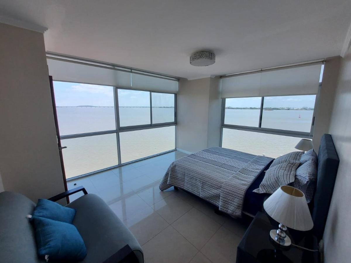 Apartamento Vista Al Rio Puerto Santana Riverfront 1 Гуаякиль Экстерьер фото
