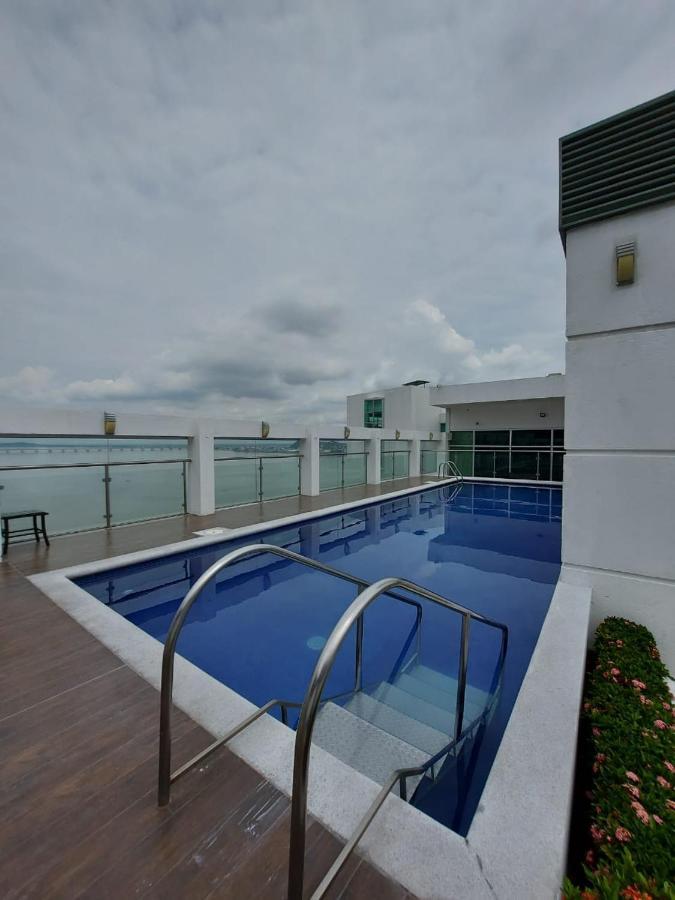 Apartamento Vista Al Rio Puerto Santana Riverfront 1 Гуаякиль Экстерьер фото